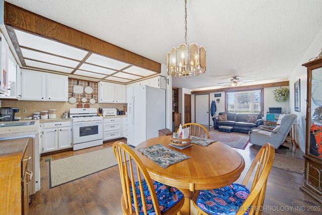 7921 E 126th Street N, Collinsville, OK 74021