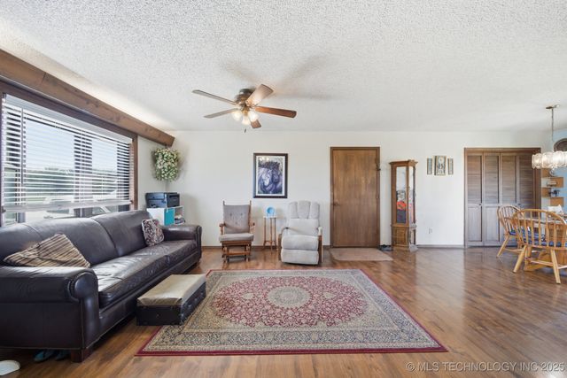 7921 E 126th Street N, Collinsville, OK 74021