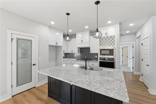 7005 SW High Meadow Boulevard, Bentonville, AR 72713