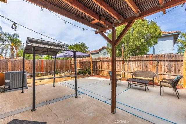 754 De La Luz, Perris, CA 92571