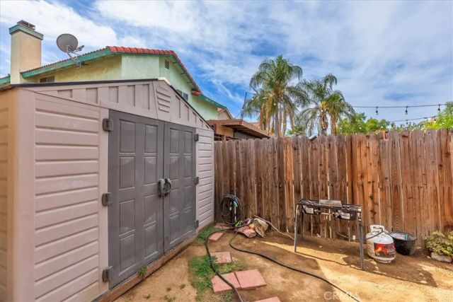 754 De La Luz, Perris, CA 92571