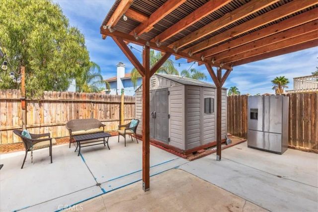 754 De La Luz, Perris, CA 92571