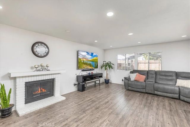 754 De La Luz, Perris, CA 92571