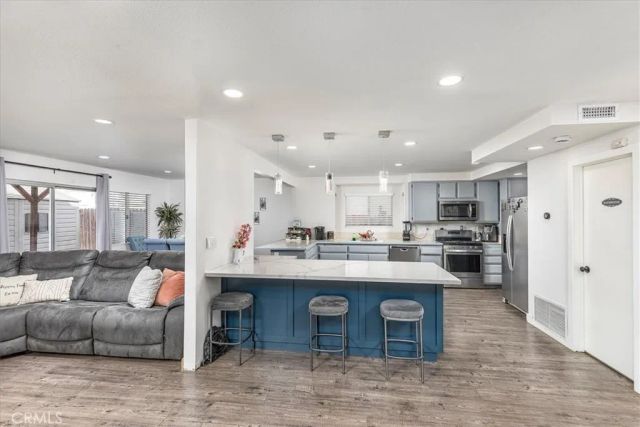 754 De La Luz, Perris, CA 92571