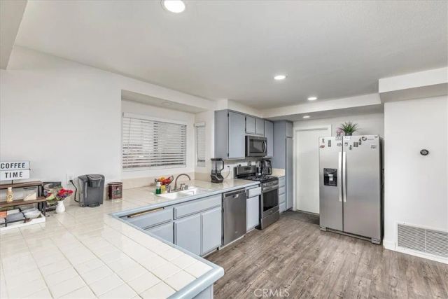 754 De La Luz, Perris, CA 92571