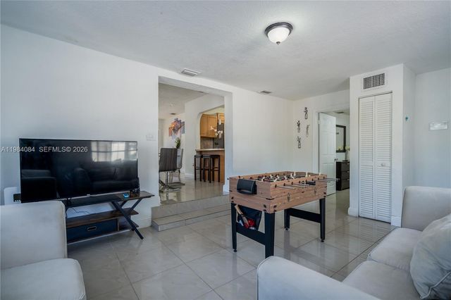 690 E 10th Ave Front, Hialeah, FL 33010