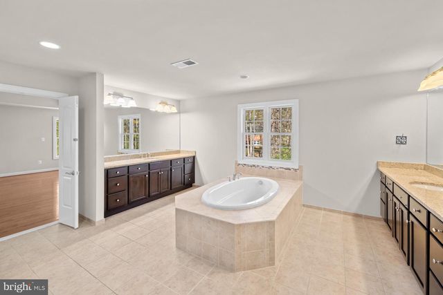 7934 SHREVE RD, Falls Church, VA 22043