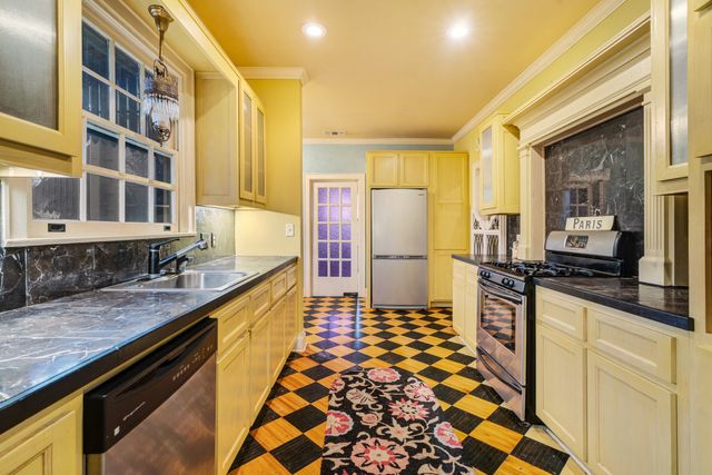 824 S Main Street, Paris, TX 75460