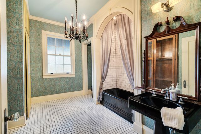 824 S Main Street, Paris, TX 75460