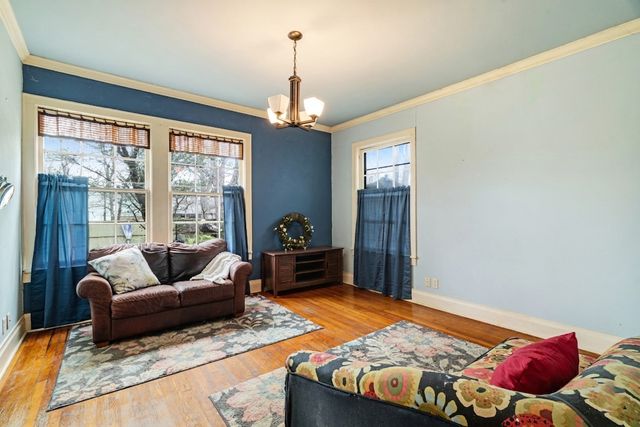 824 S Main Street, Paris, TX 75460