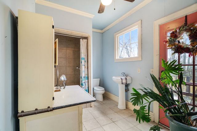 824 S Main Street, Paris, TX 75460