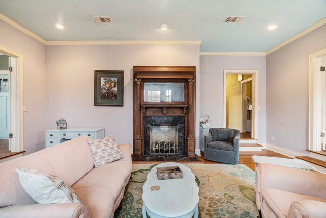 824 S Main Street, Paris, TX 75460