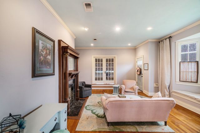 824 S Main Street, Paris, TX 75460