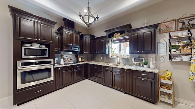 843 Brady Avenue, Alamo, TX 78516