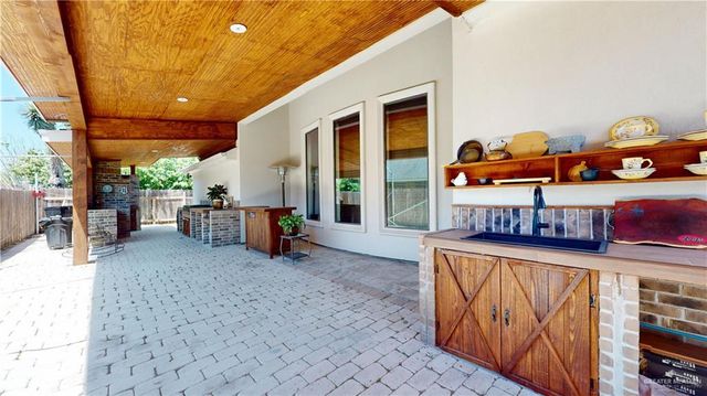 843 Brady Avenue, Alamo, TX 78516