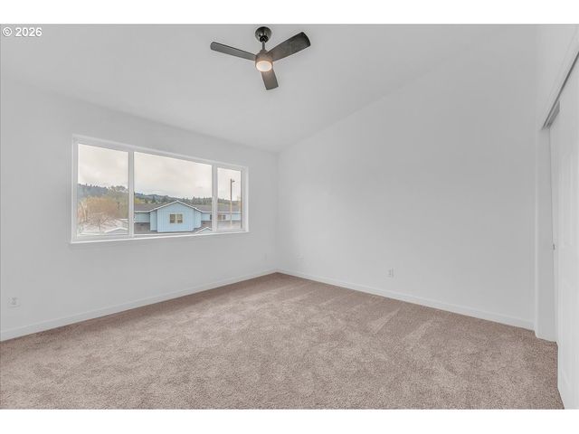 52866 Ne 2ND St, Scappoose, OR 97056