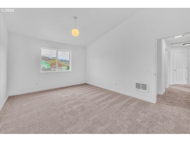 52866 Ne 2ND St, Scappoose, OR 97056