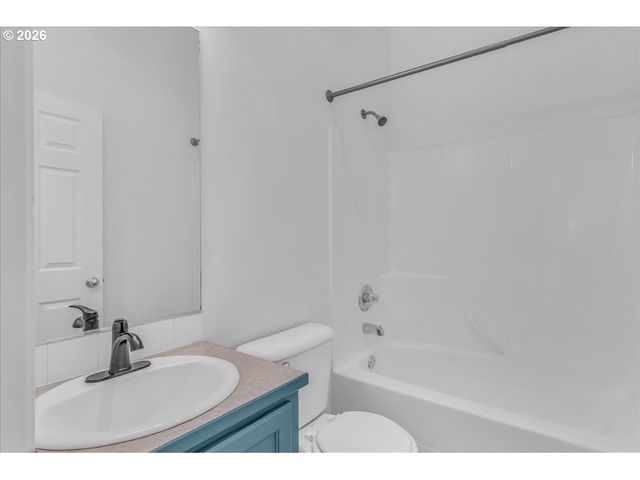 52866 Ne 2ND St, Scappoose, OR 97056