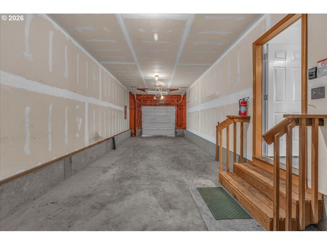 52866 Ne 2ND St, Scappoose, OR 97056