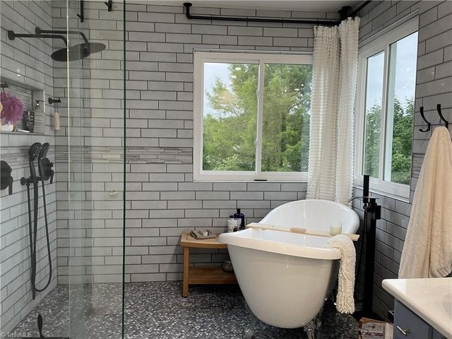 1233 Salem Crossing Road, Kernersville, NC 27284