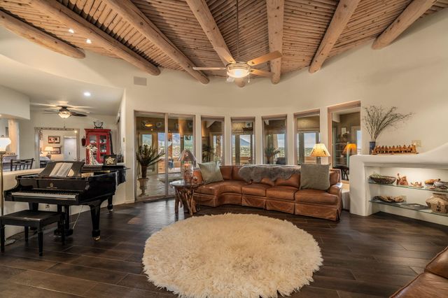 1 Calle Del Viento, Placitas, NM 87043
