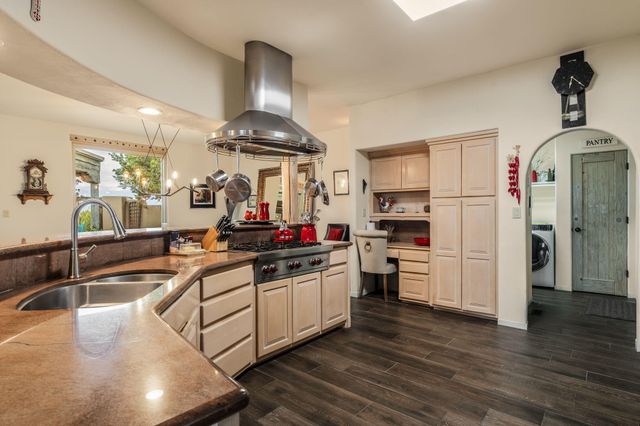 1 Calle Del Viento, Placitas, NM 87043