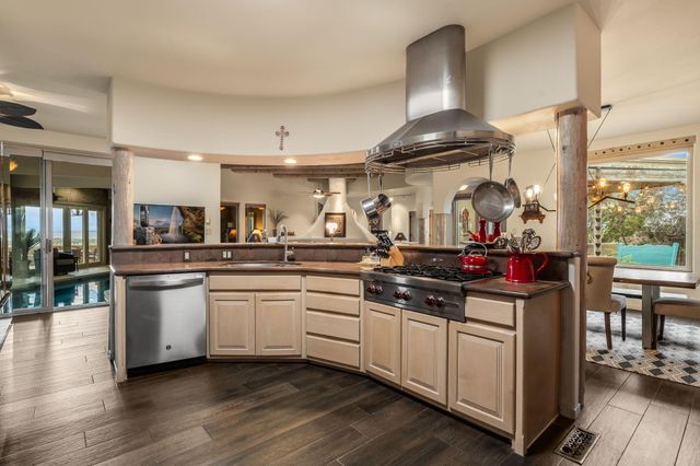 1 Calle Del Viento, Placitas, NM 87043