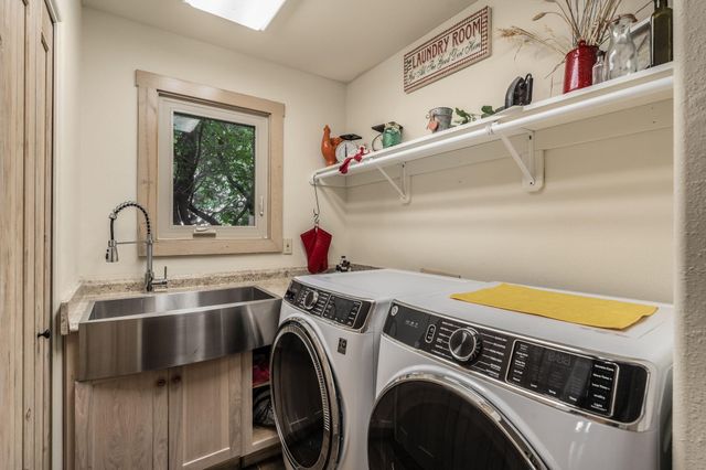 1 Calle Del Viento, Placitas, NM 87043