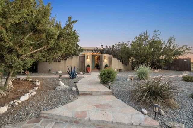 1 Calle Del Viento, Placitas, NM 87043