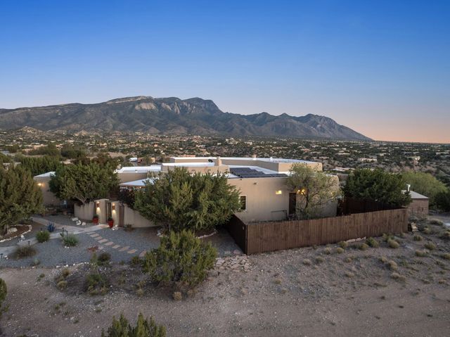 1 Calle Del Viento, Placitas, NM 87043