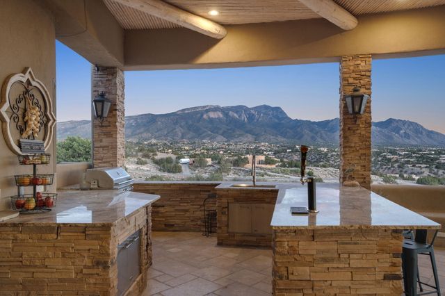 1 Calle Del Viento, Placitas, NM 87043