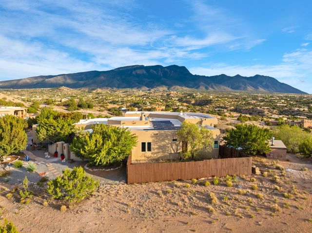 1 Calle Del Viento, Placitas, NM 87043