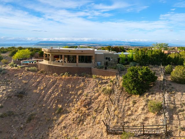 1 Calle Del Viento, Placitas, NM 87043