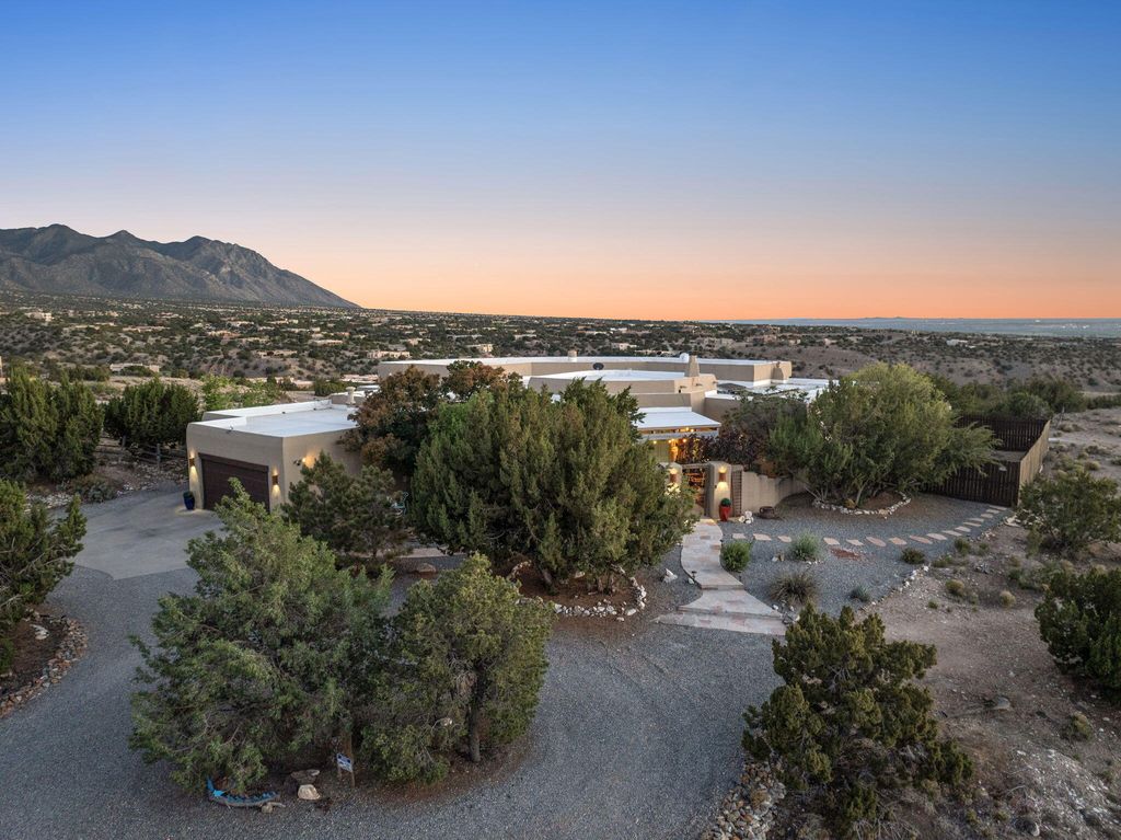1 Calle Del Viento, Placitas, NM 87043