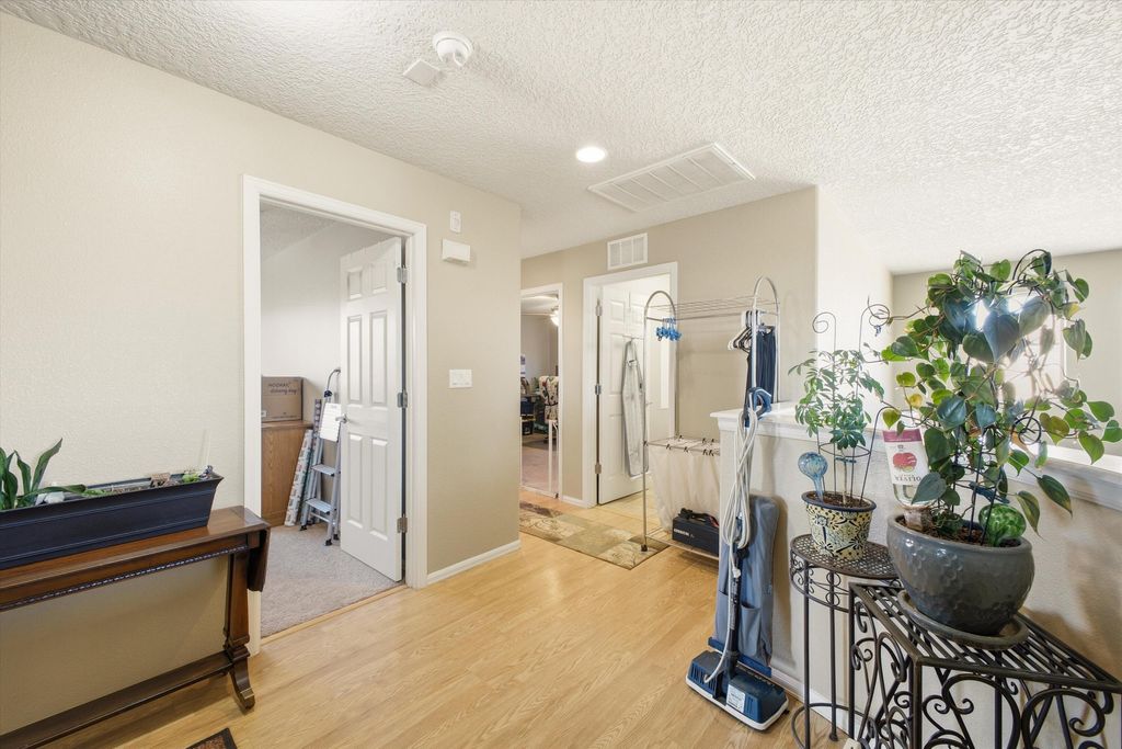 Image 17 of property listing at 232 Loma Linda Loop NE, Rio Rancho, NM 87124