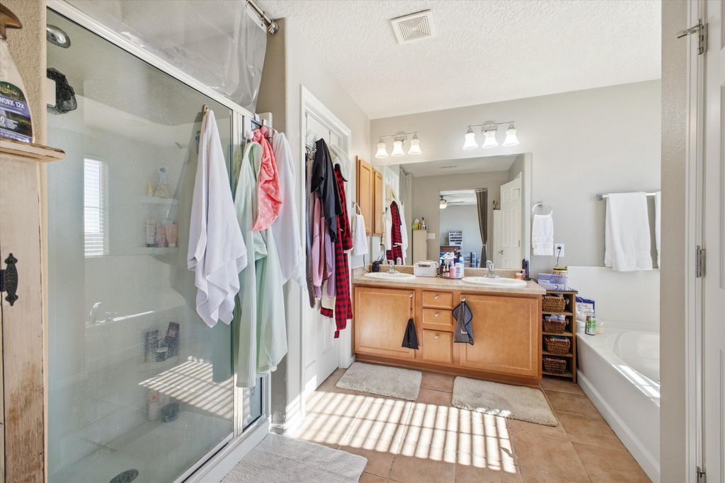 Image 25 of property listing at 232 Loma Linda Loop NE, Rio Rancho, NM 87124