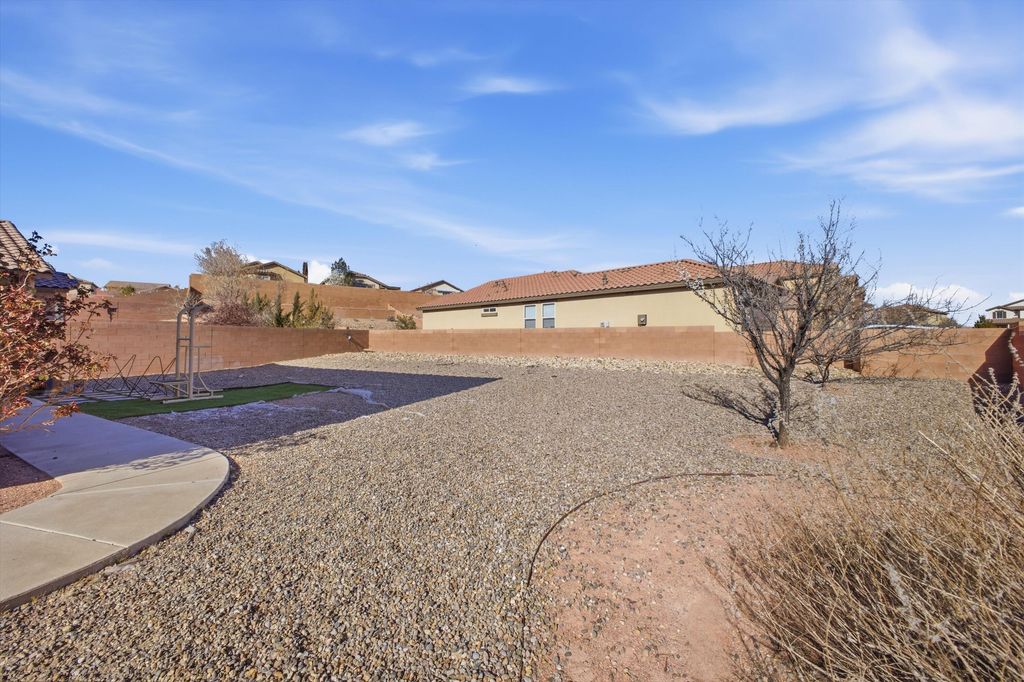 Image 27 of property listing at 232 Loma Linda Loop NE, Rio Rancho, NM 87124