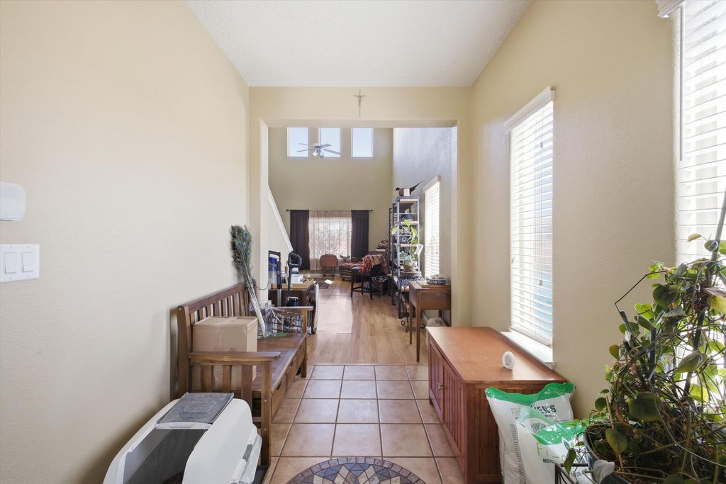 Image 6 of property listing at 232 Loma Linda Loop NE, Rio Rancho, NM 87124