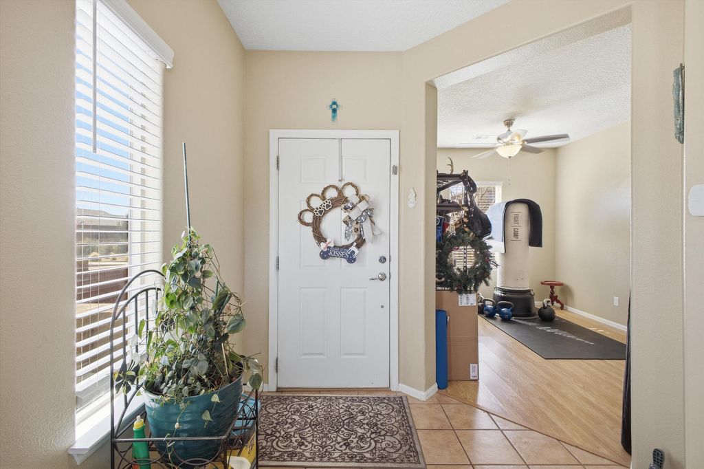 Image 7 of property listing at 232 Loma Linda Loop NE, Rio Rancho, NM 87124