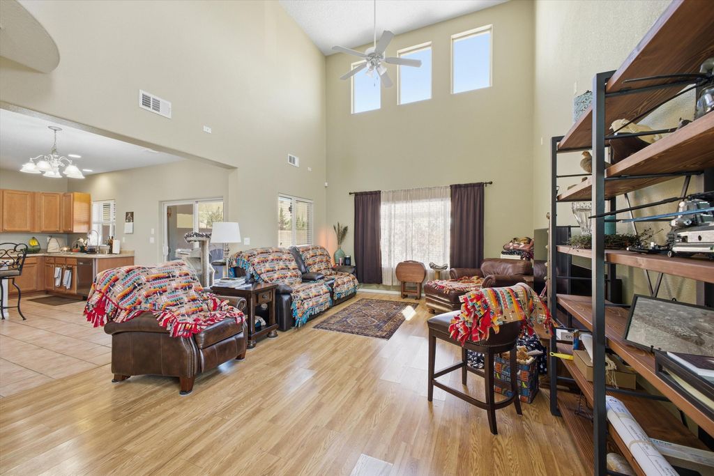 Image 9 of property listing at 232 Loma Linda Loop NE, Rio Rancho, NM 87124