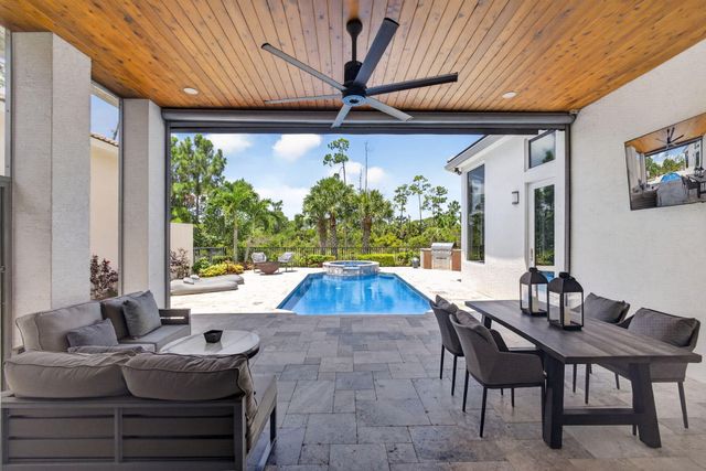 142 Porto Vecchio Way, Palm Beach Gardens, FL 33418
