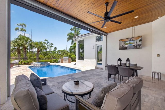 142 Porto Vecchio Way, Palm Beach Gardens, FL 33418