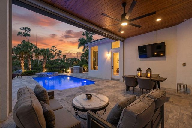 142 Porto Vecchio Way, Palm Beach Gardens, FL 33418