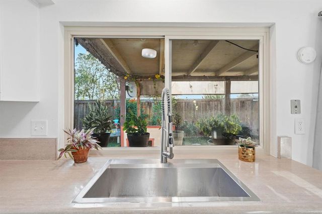 2327 Amber Lane, Escondido, CA 92026