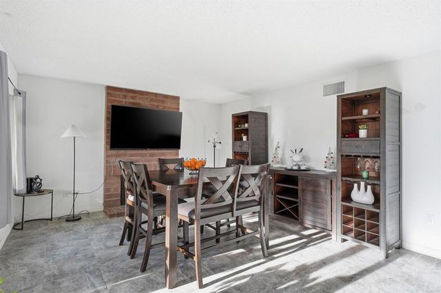 2327 Amber Lane, Escondido, CA 92026