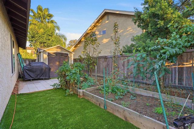 2327 Amber Lane, Escondido, CA 92026