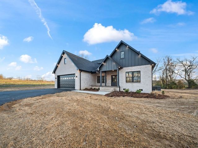 6400 Thomas Twin Oak Rd, Baxter, TN 38544