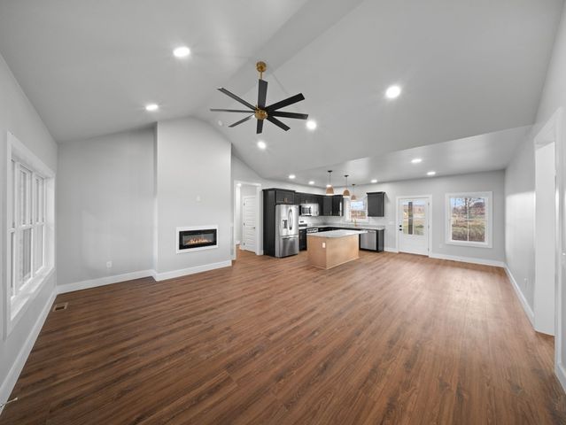 6400 Thomas Twin Oak Rd, Baxter, TN 38544