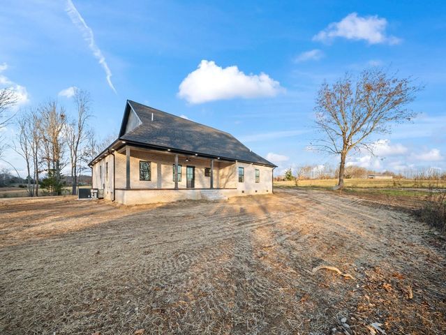 6400 Thomas Twin Oak Rd, Baxter, TN 38544