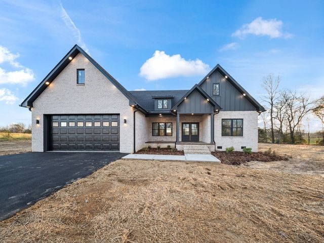 6400 Thomas Twin Oak Rd, Baxter, TN 38544